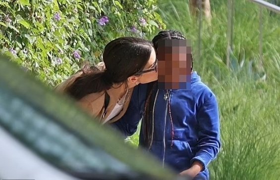 Sandra Bullock Photographed For The First Time With Her Daughter After The Death Of Her Partner Brian Randall