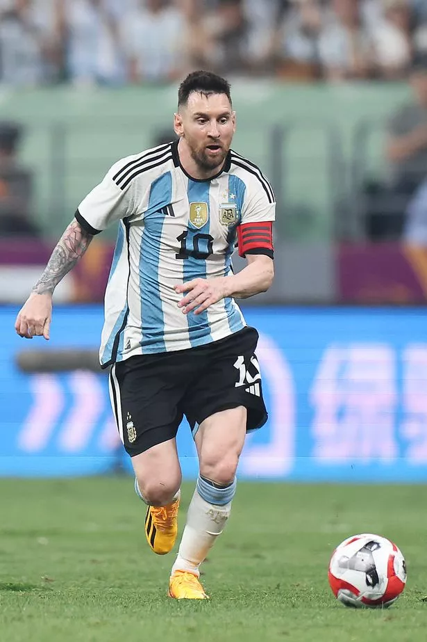Lionel Messi's Knees Spark Internet Frenzy