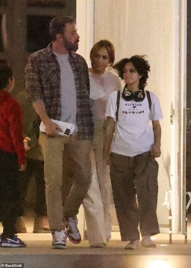 Ben Affleck Together With His Ex And Current Wife – Garner Keeps Distance From Lopez