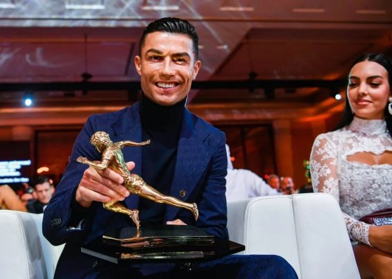 Georgina Rodriguez In A White Lace Mini Dress Alongside Cristiano Ronaldo At An Event In Dubai