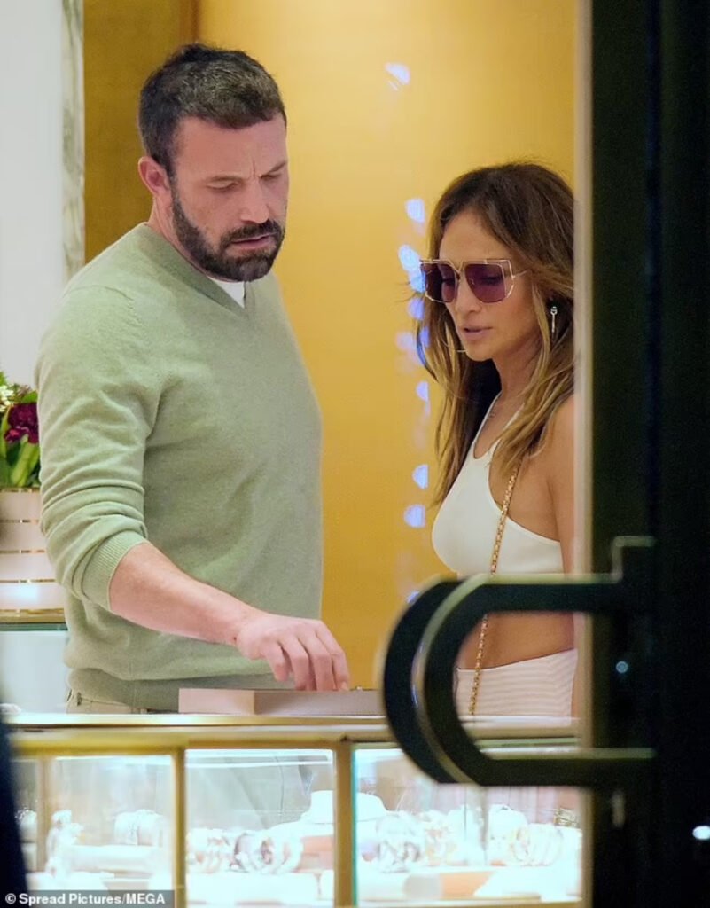 Jennifer Lopez And Ben Affleck Argue In Public During St. Bartholomew Outing