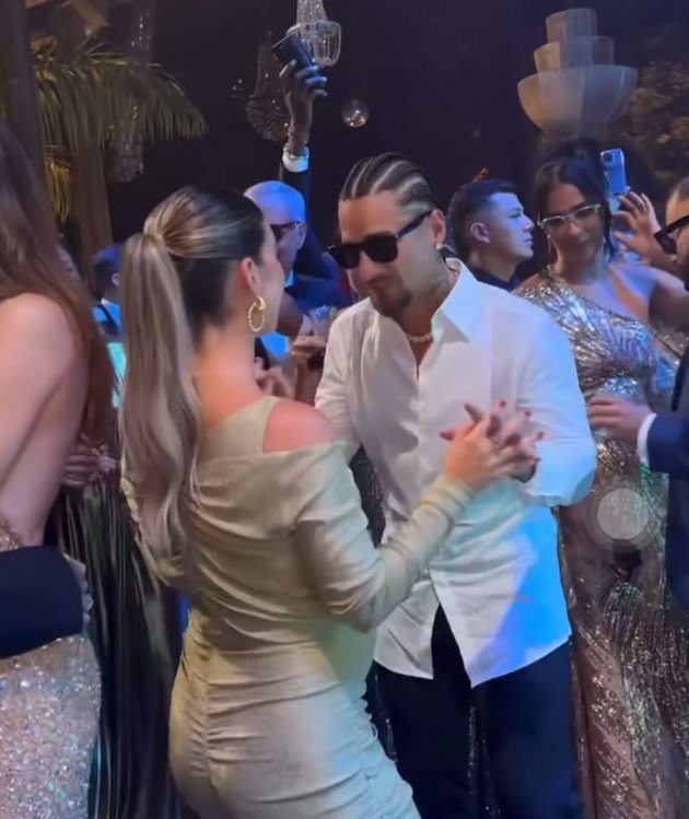 Maluma Puts On The Shoes Of His Pregnant Girlfriend