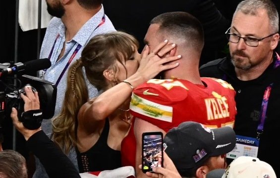 Taylor Swift And Travis Kelce Caught Kissing After His Super Bowl Win