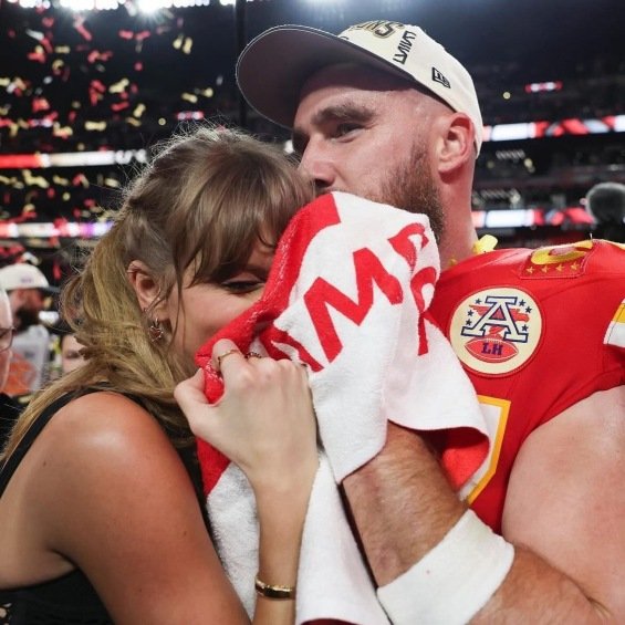 Taylor Swift And Travis Kelce Caught Kissing After His Super Bowl Win