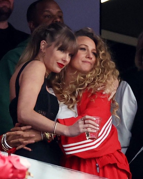 Taylor Swift And Travis Kelce Caught Kissing After His Super Bowl Win