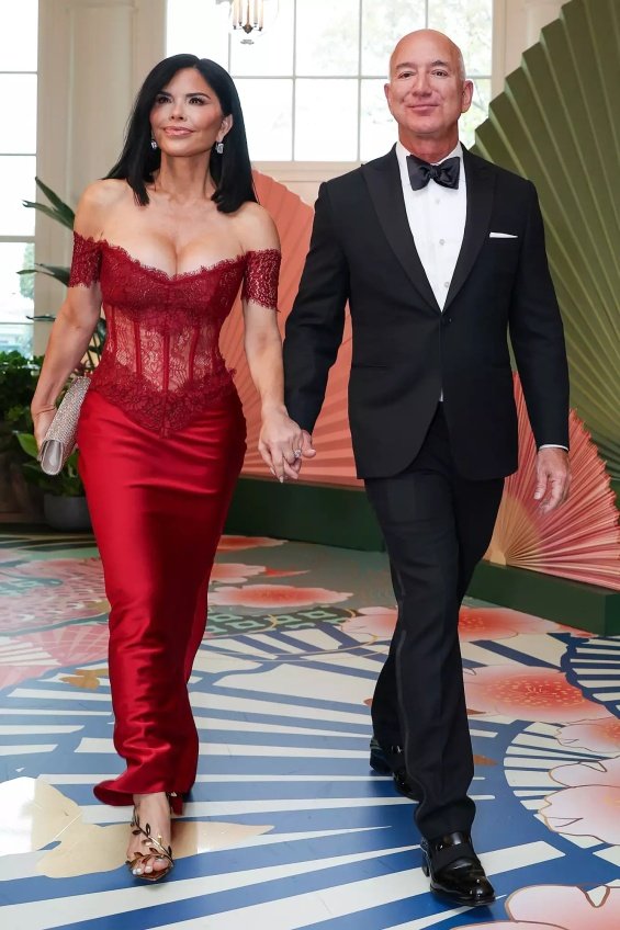 Jeff Bezos At White House Dinner With Fiancee Lauren (Provocative Styling)
