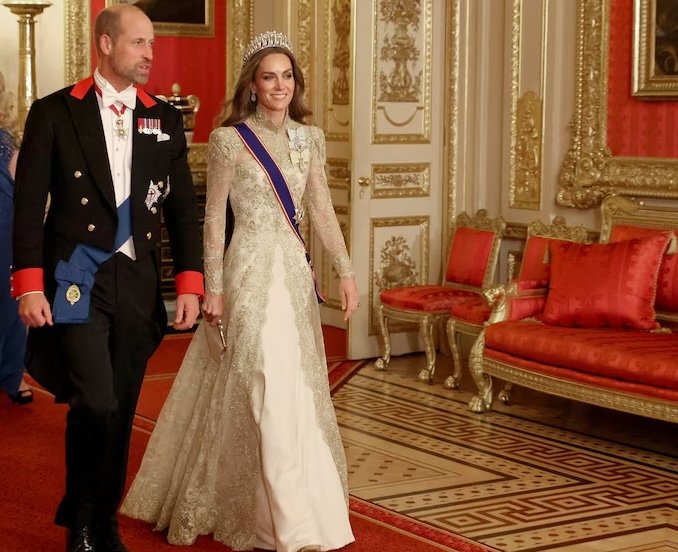 Kate Middletons Love Knot Tiara Shines at State Banquet5.jpeg