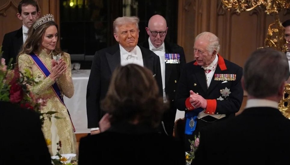 Kate Middletons Love Knot Tiara Shines at State Banquet5.jpeg