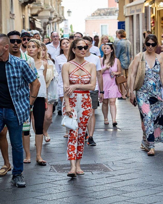 Jennifer Lopez Sicily Glamorous Age-Defying Style