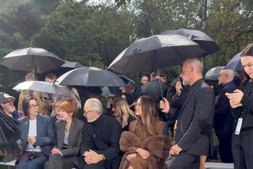 Jennifer Lopez bodyguard umbrella controversy