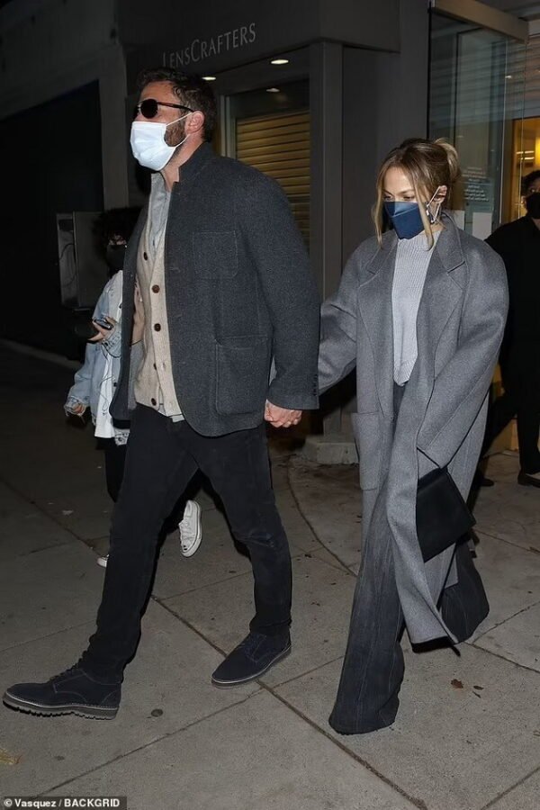 Jennifer Lopez and Ben Affleck photographed shopping with Emme