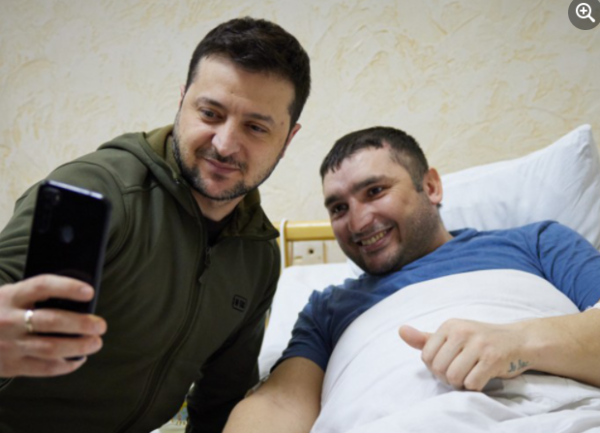 Zelenskyy Visits Wounded Soldiers In Hospital And Award Them With The ...