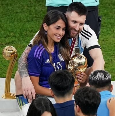 Lionel Messi in the arms of his wife and three sons celebrated for ...